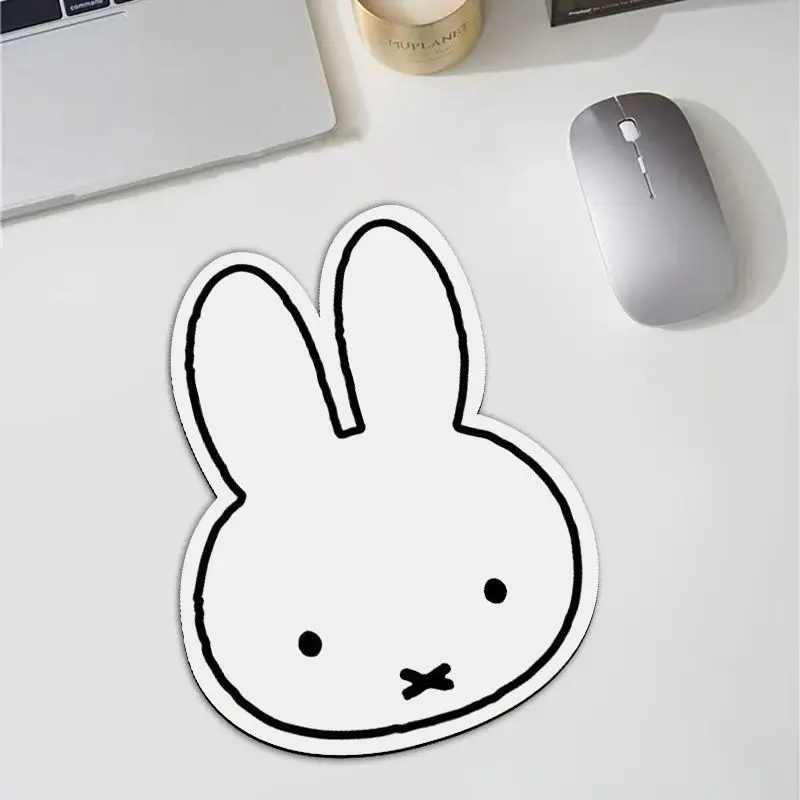 Gaming Keyboard And Mouse Pad - かわいいミッフィーのウサギ型マウスパッド、おしゃれなオフィスデスク用、滑り止めテーブルマット、携帯用漫画マウスパッド、ギフトに最適